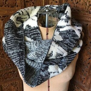 Gap Large Floral True a Black Infinity Scarf